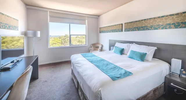 غرفة تنفيذية، Royal Pacific Hotel 4/10