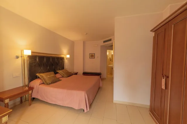 غرفة سوبيريور بسرير كوين بإطلالة على الحديقة، Hotel Parco Delle Fontane 3/8