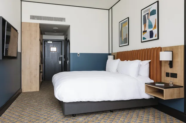 غرفة بريميوم بسرير كوين، voco Belfast, an IHG Hotel 3/9