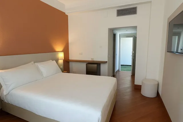 غرفة أساسية بسريرين منفصلين، Hotel Delfino Taranto 1/4