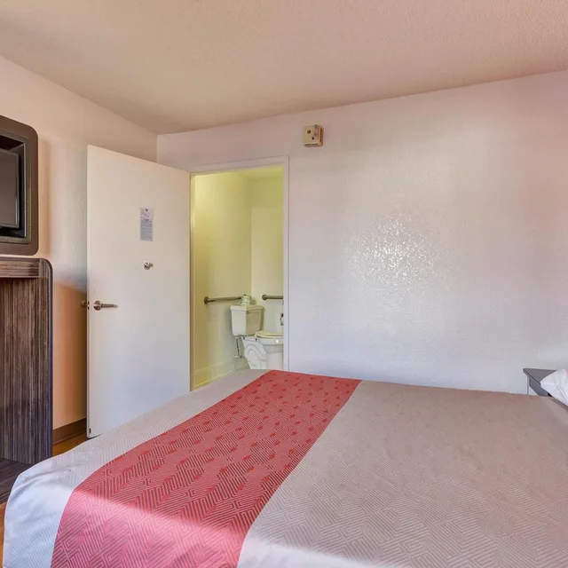 غرفة بسرير كينج لذوي الإعاقة، Motel6 Santa Rosa - South 3/4
