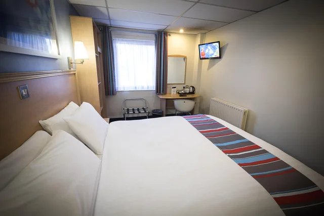Double Room, Travelodge Belfast Central 3/7