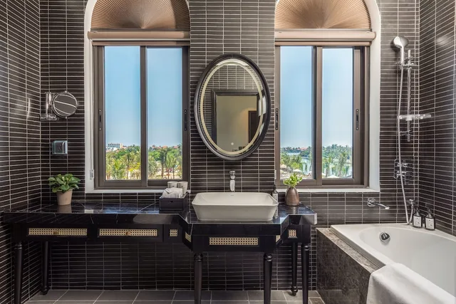 غرفة سيغنتشر بسرير كينج بإطلالة على النهر بشرفة، Nesta Hoi An Resort and Spa 10/10