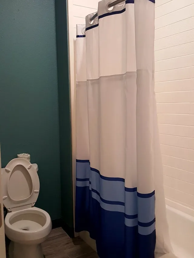 غرفة قياسية بسريرين كوين، Blue Woodlands Hotel 2/2