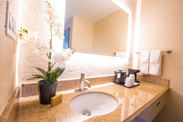 2 Double Beds, Cozy Room Inclusive RF، Mai Hana Hotel and Suites International Drive 3/4