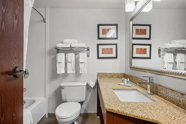 جناح بسرير كينج لذوي الإعاقة، Comfort Suites Near Casinos 10/10