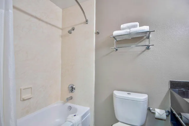 1 Queen Bed - ADA/RI Shower, Non-Smoking، Studio 6 Extended Stay - Austin, TX - Midtown 7/7