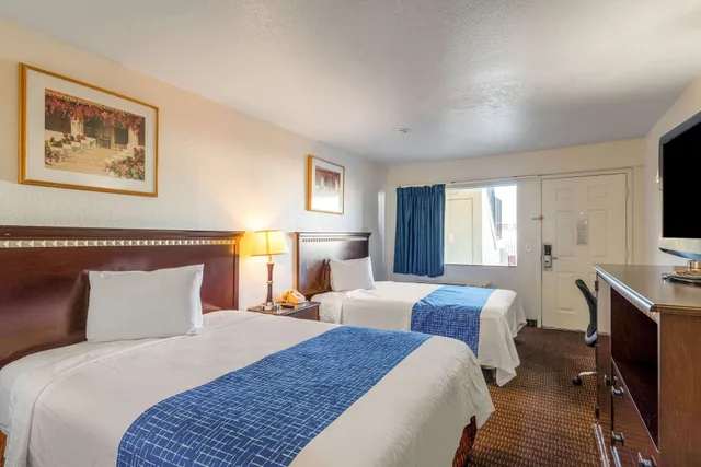 غرفة قياسية بسريرين كوين للمدخنين، Rodeway Inn Phoenix North I-17 1/2