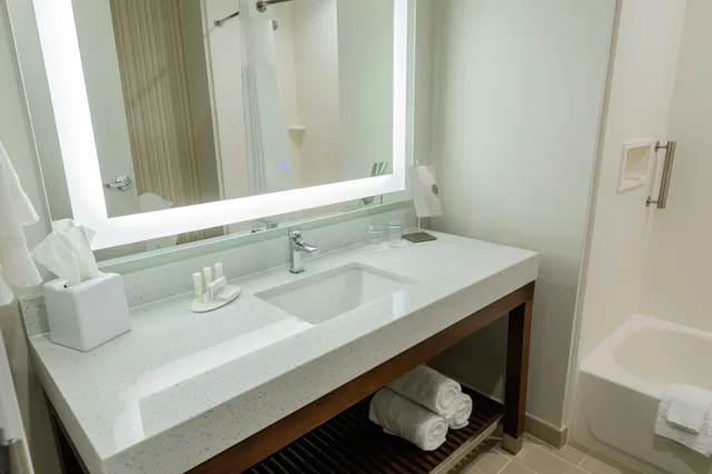 room, 2 queen beds, Courtyard By Marriott Lake Jackson 2/2