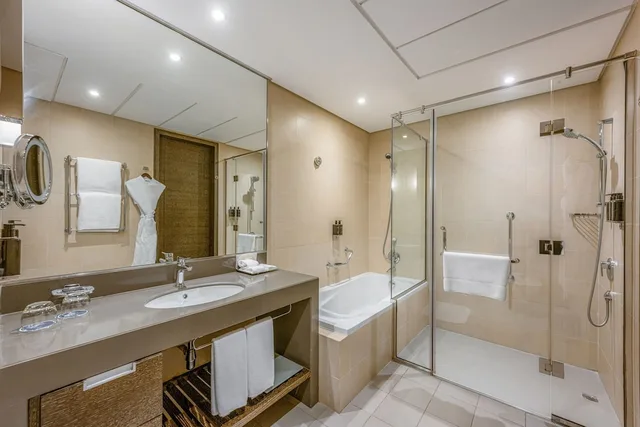 جناح بسرير كينج بغرفة نوم واحدة بمطبخ صغير للمدخنين، Four Points by Sheraton Al Ain 9/10