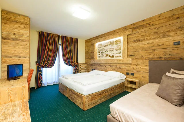 غرفة سوبيريور رباعية، Hotel Touring 2/5