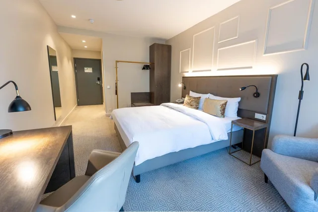 غرفة بسرير كينج وسرير كوين، Parkhotel Kurhaus Bad Kreuznach 5/10