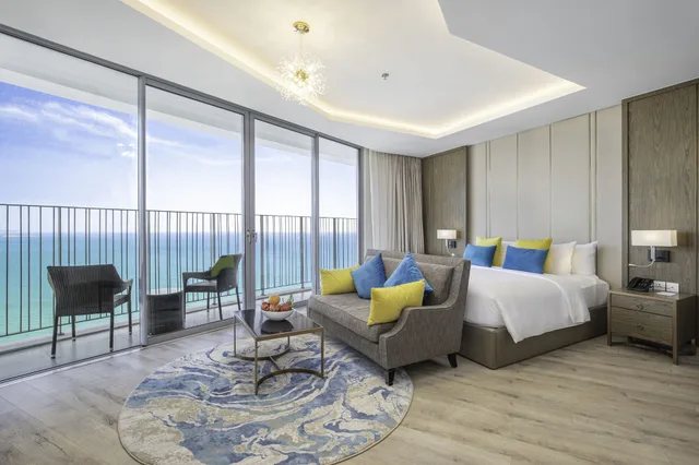 غرفة تنفيذية بسرير كينج بإطلالة على البحر، The Empyrean Nha Trang 3/6