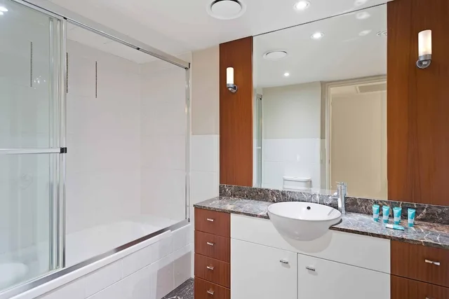 2 Bedrooms, Apartment, King and Twin Beds, Garden View, 2 Bathrooms، Holiday Holiday Chevron Renaissance 3/3