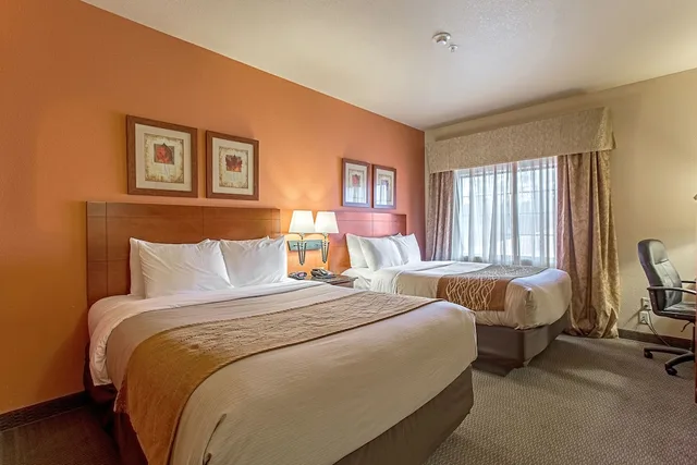 جناح جونيور بسريرين كوين مع أريكة، Hotel Ruidoso - Midtown 1/5