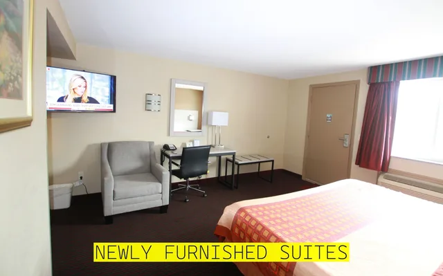 Executive, Suite, King Bed, Sofa, Hot Tub, Travel Inn and Suites Flemington 3/9