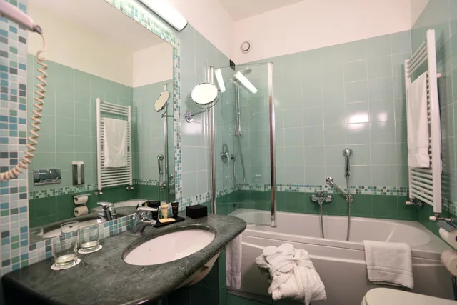 غرفة قياسية مفردة بسرير كوين، Hotel Raffaello 7/9