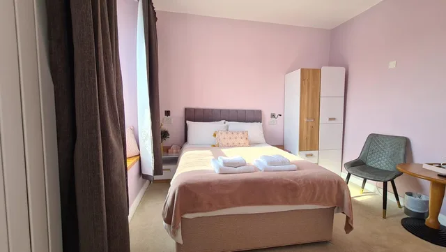 غرفة بسرير مزدوج بحوض استحمام، The Torland Hotel 7/10