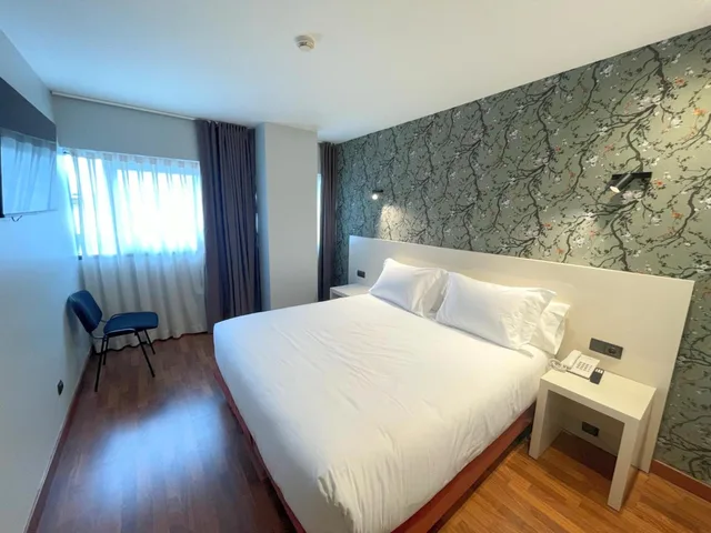 غرفة بسرير كوين، San Fermin Suites 5/10