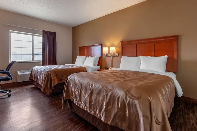 غرفة بسريرين كوين لذوي الإعاقة، Quality Inn Redgranite 1/4