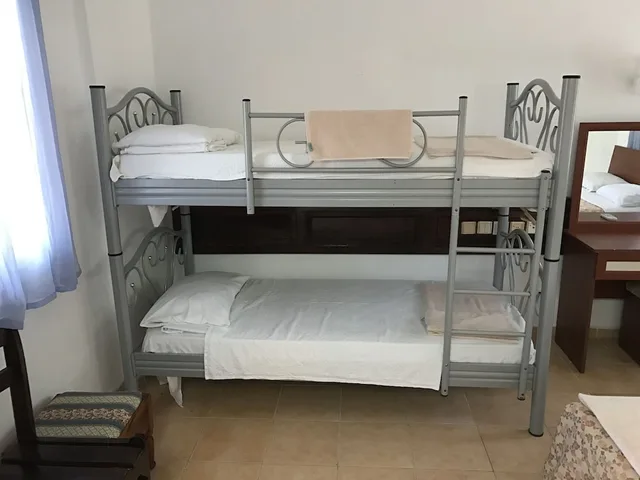 غرفة عائلية بسرير مزدوج وسرير بطابقين بإطلالة على الجبل، R.E.D. 2/2