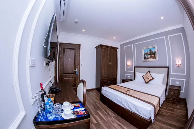 غرفة قياسية بسرير كينج وسريرين منفصلين، Louisland Hotel 2/2