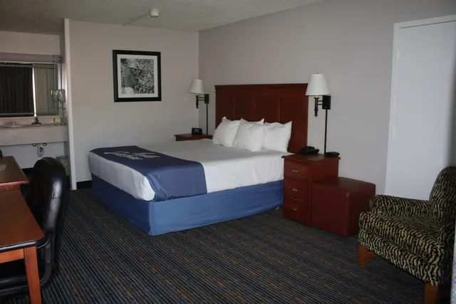 غرفة قياسية بسرير كينج يُسمح فيها بالحيوانات الأليفة، Days Inn by Wyndham Luray Shenandoah 7/10