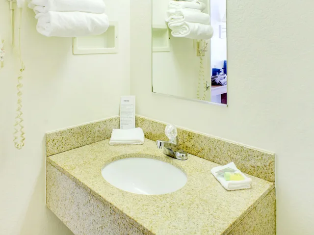 غرفة بسريرين مزدوجين، Travelodge by Wyndham Miles City 5/6