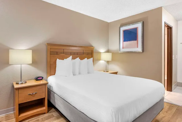 غرفة بسرير كوين يُسمح فيها بالحيوانات الأليفة، Best Western Aladdin Inn 2/4