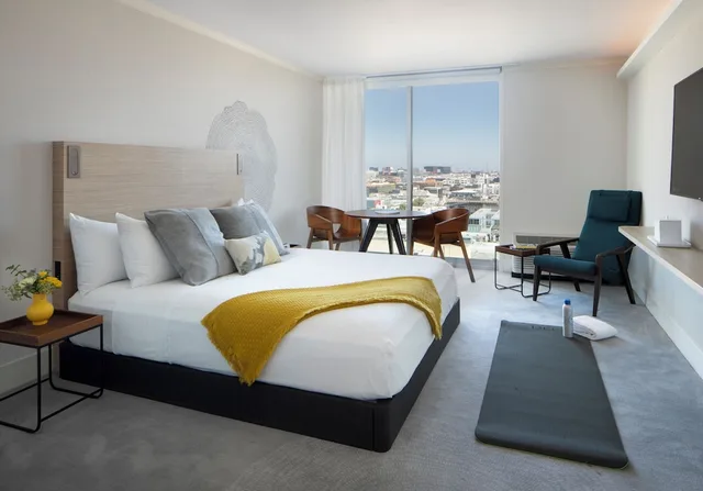 غرفة بسرير مزدوج لذوي الإعاقة، BEI San Francisco Trademark Collection by Wyndham 1/8