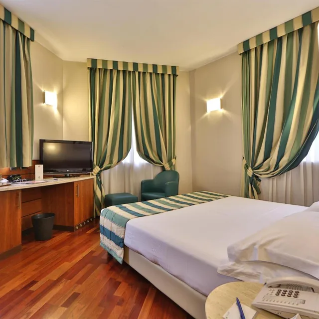 Room, Quadruple, Hotel Mirage Sure Hotel Collection By Best Western 1/10