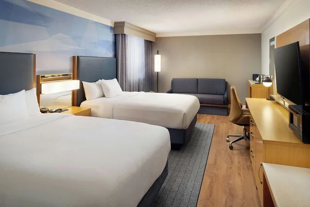 غرفة ركنية بسرير مزدوج، Courtyard Long Beach Downtown 1/5