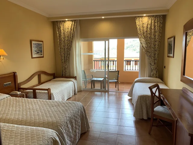 غرفة رباعية بأربعة أسرّة بإطلالة على البحر بشرفة، Hotel Bordoy Don Antonio (ex Continental Don Antonio) 6/10