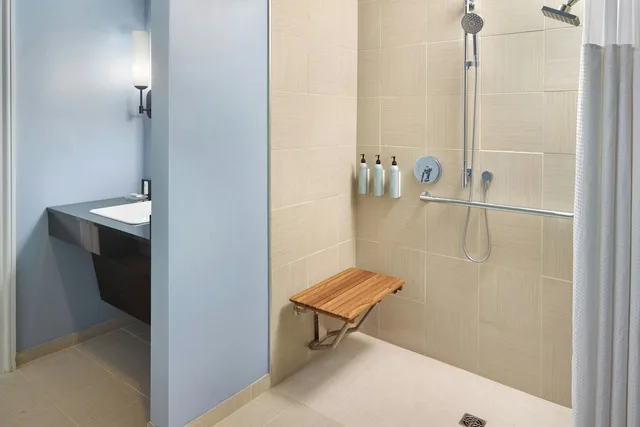 Suite, Queen Bed, Accessible, Courtyard By Marriott New Orleans French Quarter/Iberville 4/5