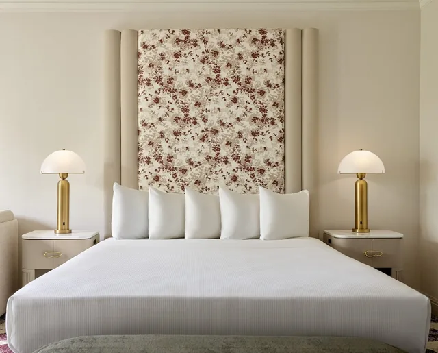 غرفة فاخرة بسرير كينج بشرفة، Royal Park Hotel 9/10