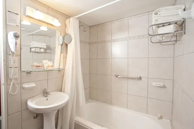 غرفة ثلاثية، Canal Beagle Hotel 3/3