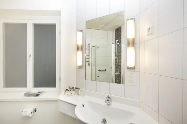 غرفة عائلية بسرير مزدوج مع أريكة، Elite Hotel Adlon 7/8