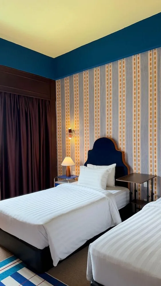 Deluxe, Twin Beds, The Tres Hotel 1/1