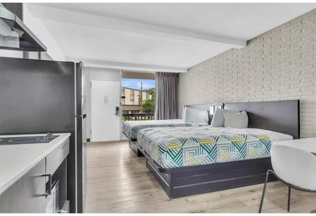 2 Queen Beds Mobil Access Tub Nsmk Kitchen، Studio 6 Extended Stay - Summerville, SC - Charleston 3/7