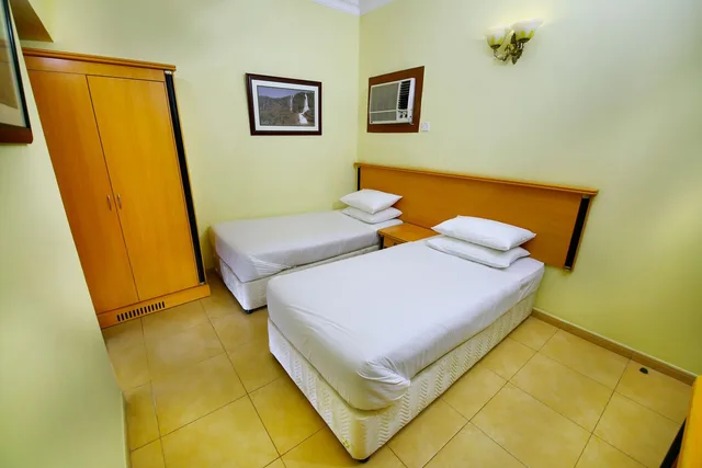 شقة ديلوكس بسرير كينج وسريرين منفصلين بغرفتي نوم، Muscat International Hotel 1/4