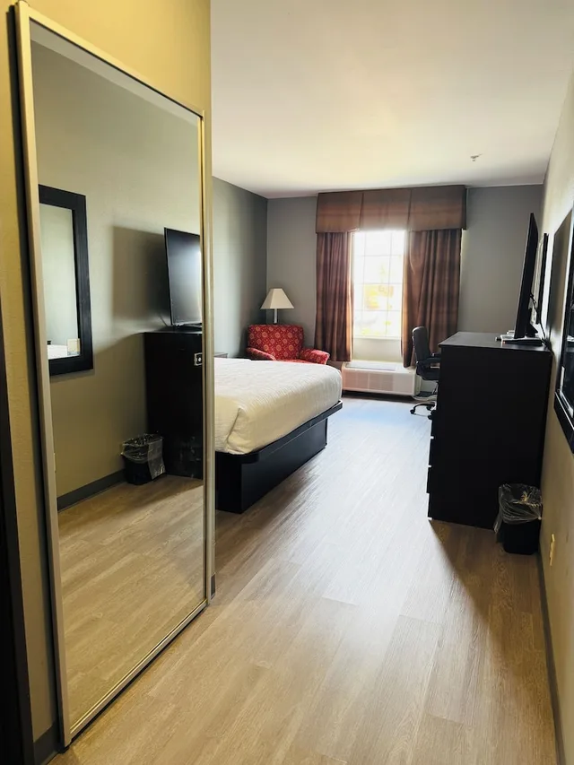 غرفة بسرير كينج، La Quinta Inn & Suites by Wyndham Morgan City 5/10
