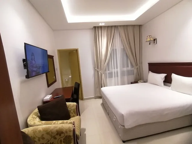 غرفة قياسية بسرير كينج بحوض استحمام، Nizwa Hotel Apartments 1/6