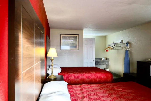 غرفة بسريرين كوين، Rodeway Inn Pauls Valley 4/5