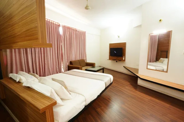 غرفة بريميوم بسرير كوين، HOTEL GRAND BEE 2/5