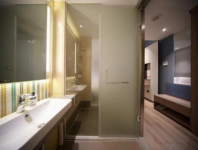 غرفة بسرير كينج وسرير كوين للمدخنين، HOLIDAY INN EXPRESS SHANGHAI PUJIANG 6/9