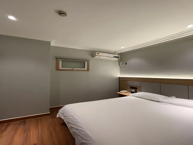 Qingxin, Double Bed، GreenTree Inn Shanghai Hongqiao Hub Convention Center Jinghua Road Shell Hotel 1/2