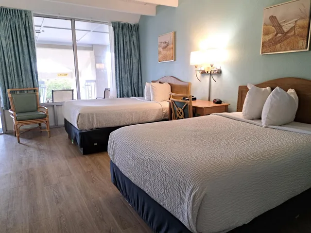 Room, 2 Double Beds, Partial Ocean View, Days Inn & Suites By Wyndham Jekyll Island 5/10