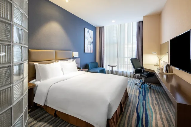 Suite, King Bed, Atrium View, Holiday Inn Express SHENYANG NORTH STATION 5/7