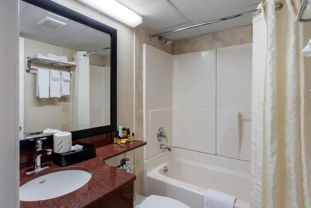 Basement, 2 Queen Beds، Best Western Plus Brooklyn Bay Hotel 5/5