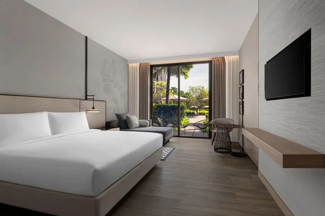 Deluxe, King Bed, Balcony, Courtyard by Marriott Bangkok Suvarnabhumi Airport 1/7